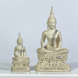 พระกริ่งและพระชัยวัฒน์ พระพุทธนวราชบพิตร เนื้อเงิน 2 ขนาด พิมพ์ใหญ่ สูง 3.2 เซน และพิมพ์เล็ก สูง 2 เซน ออกปี 2540